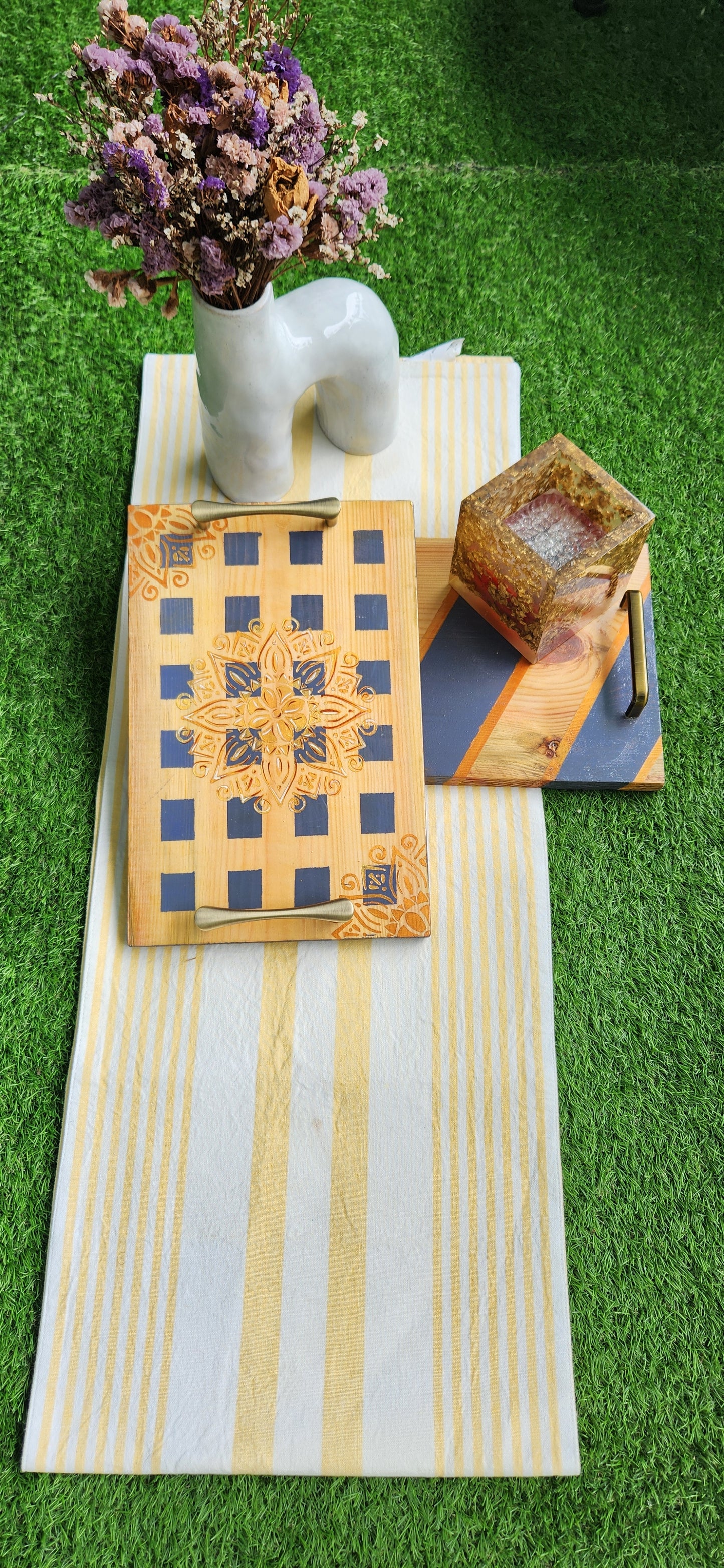 Gift Set: Wooden tray with essence lit bowl candle