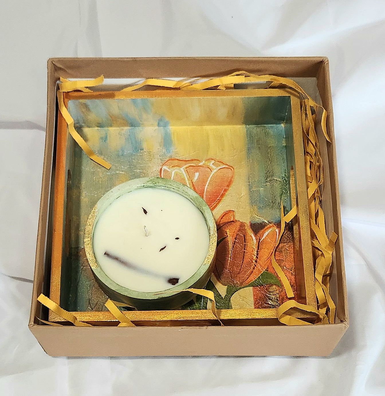 Gift Set: Wooden tray with essence lit bowl candle