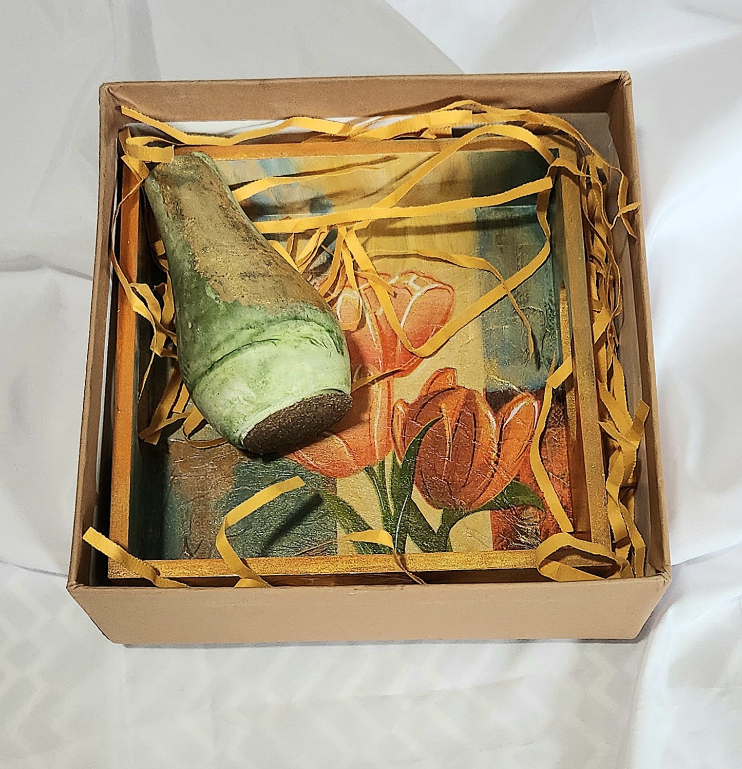 Gift Set: Wooden tray with handcrafted Vase